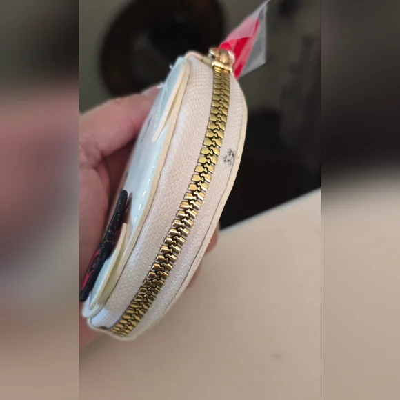 Hello Kitty White and Red Coin Pouch - Picture 6 of 8